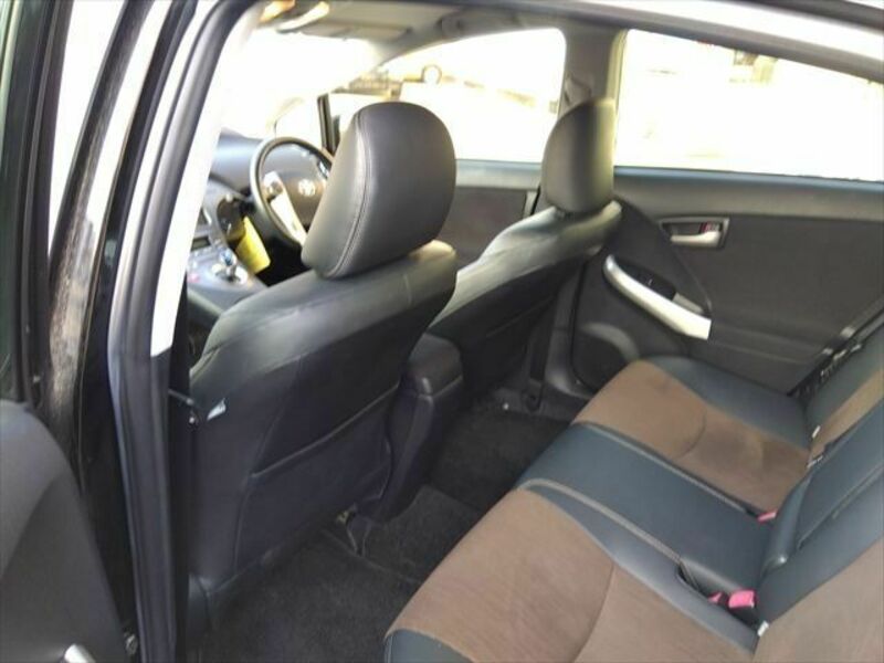 PRIUS-8