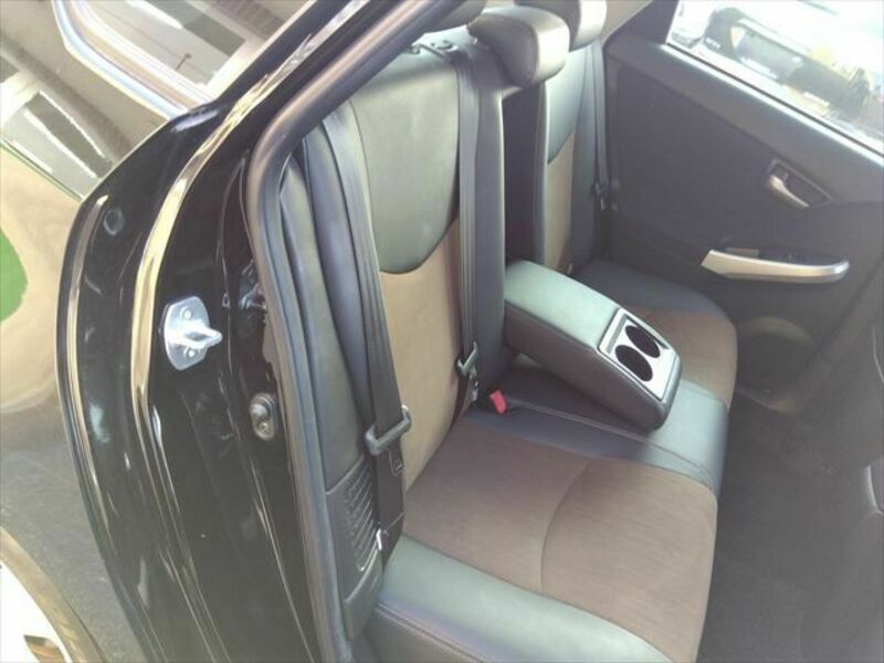 PRIUS-13