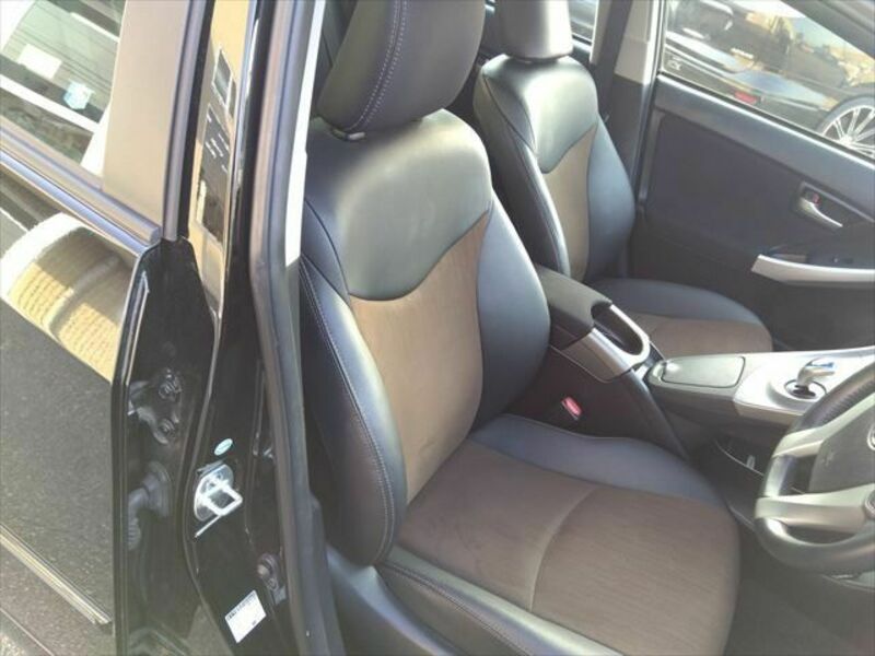 PRIUS-16