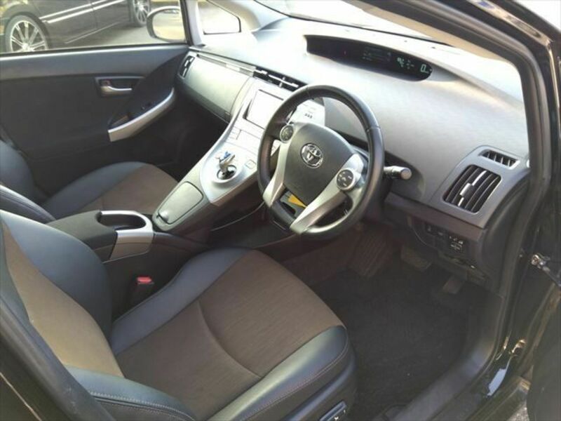 PRIUS-17