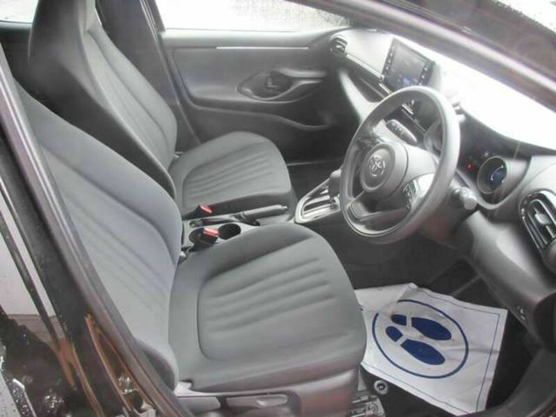 YARIS-8