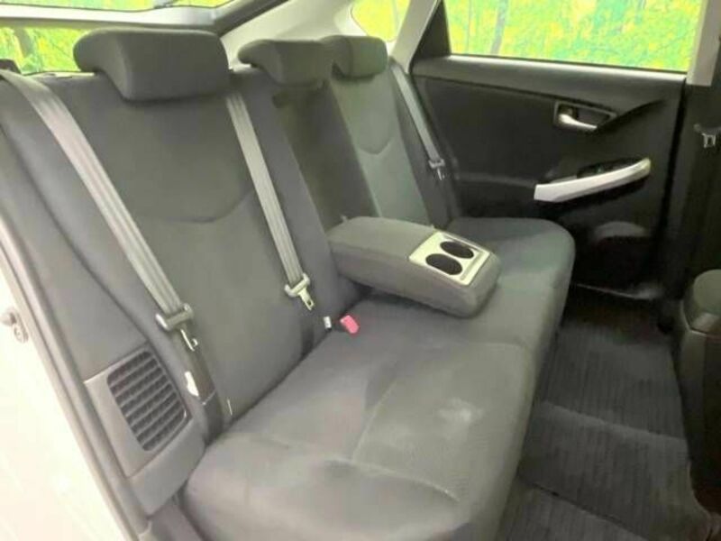 PRIUS-8