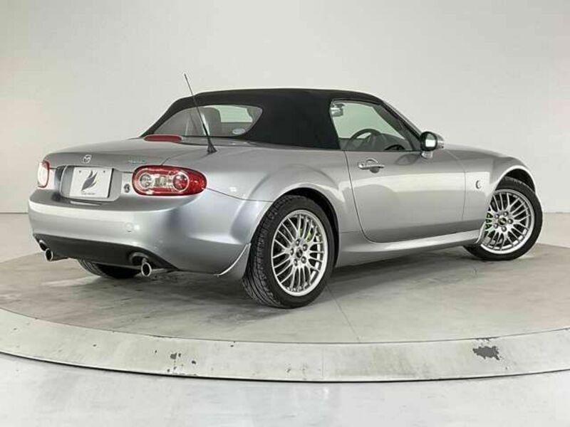 ROADSTER-1
