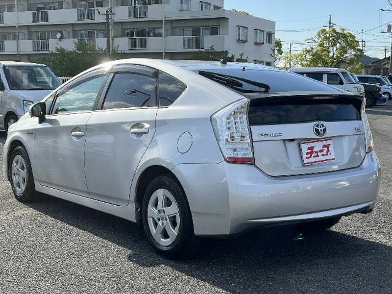 PRIUS-8