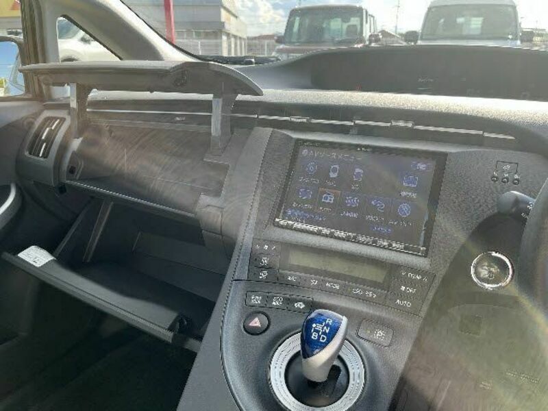 PRIUS-11