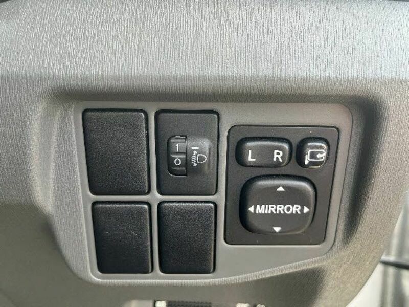 PRIUS-16