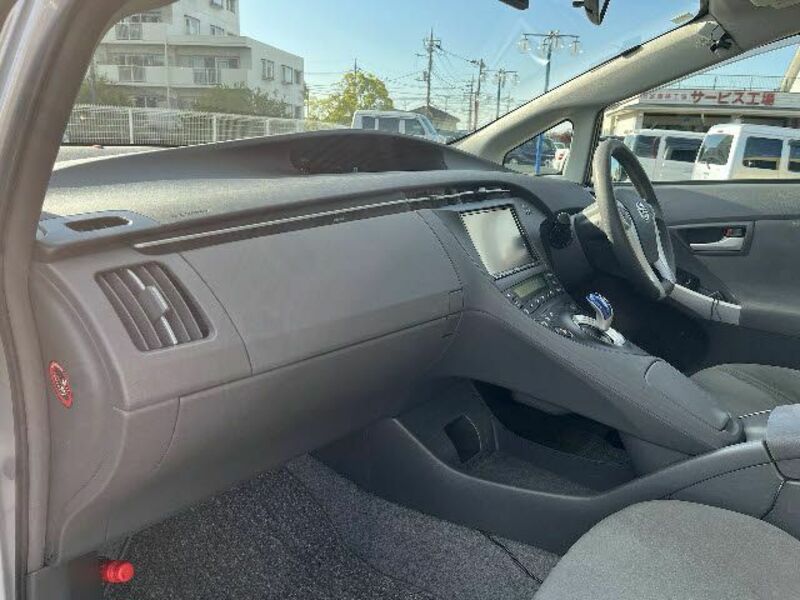 PRIUS-18