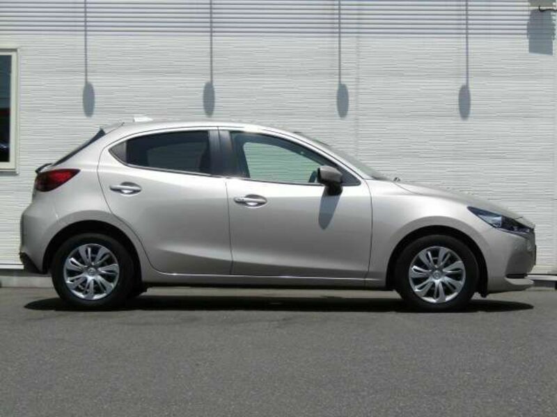 MAZDA2