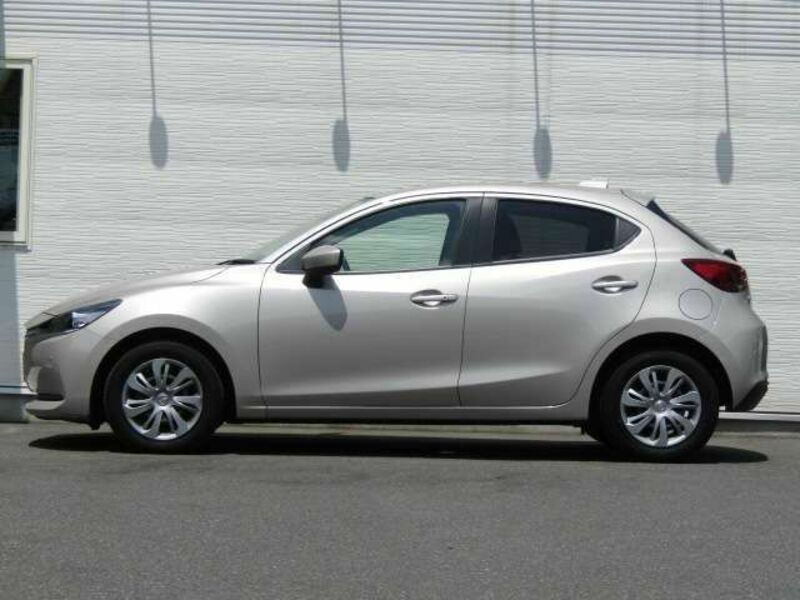 MAZDA2