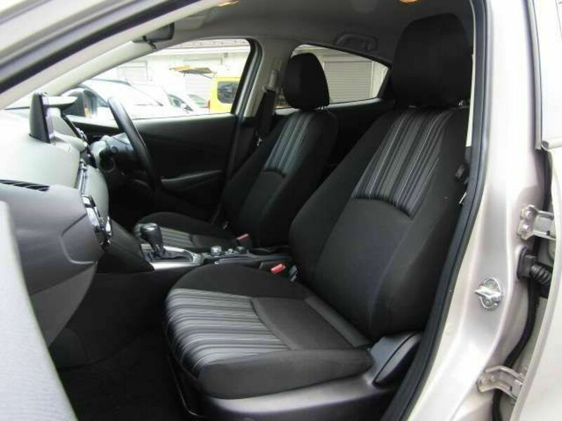 MAZDA2