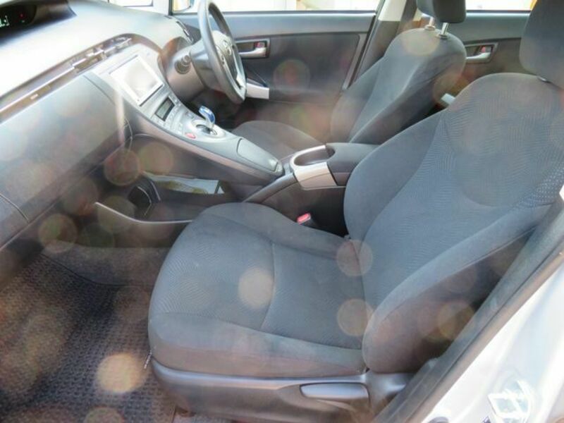 PRIUS-12