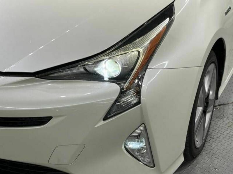 PRIUS-11