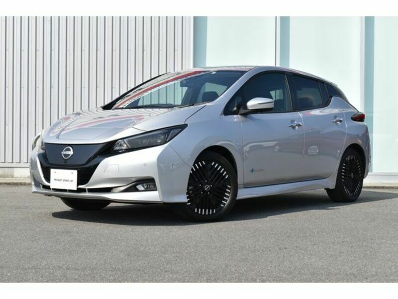 NISSAN　LEAF