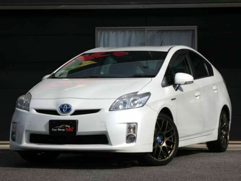 TOYOTA　PRIUS