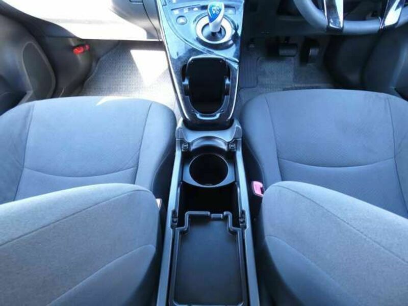 PRIUS-13