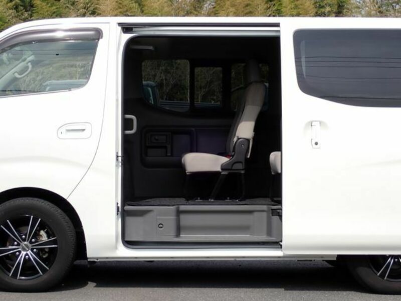 NV350 CARAVAN WAGON-4