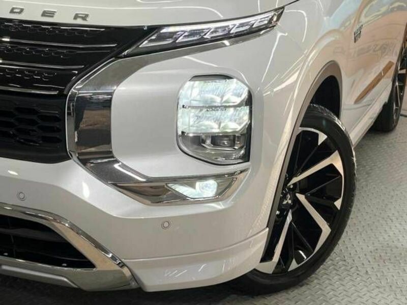 OUTLANDER PHEV-11
