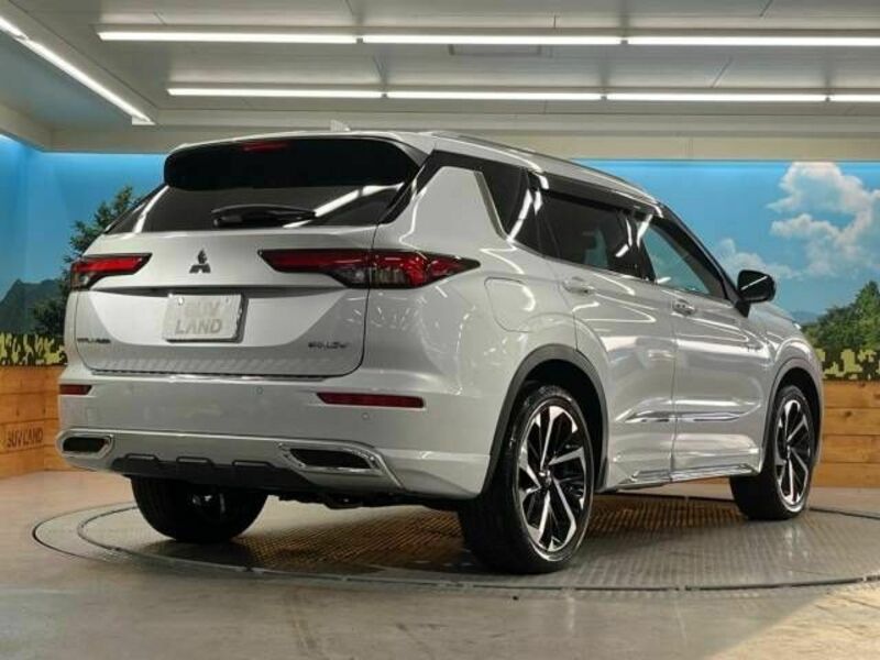 OUTLANDER PHEV-16