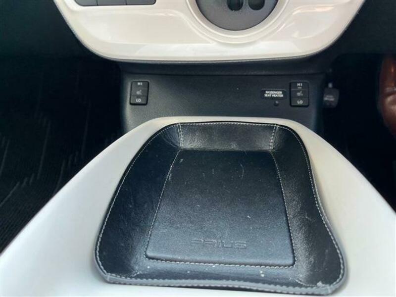 PRIUS-16