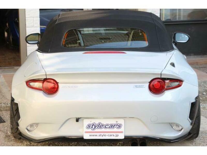 ROADSTER-1