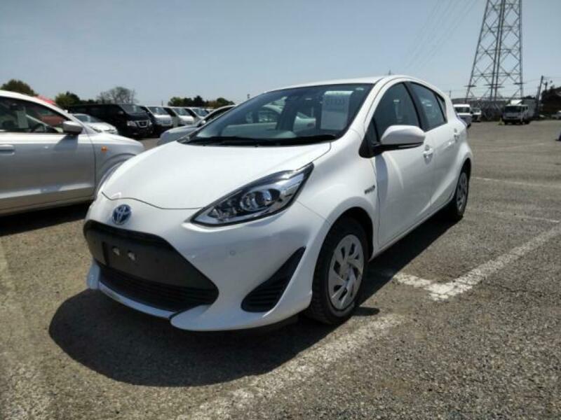 TOYOTA　AQUA