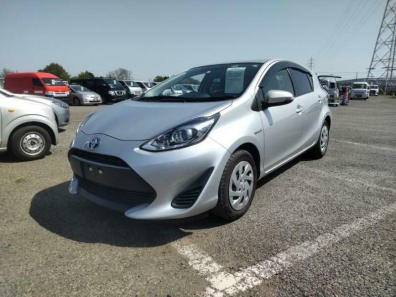 TOYOTA　AQUA
