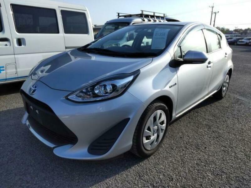 TOYOTA　AQUA