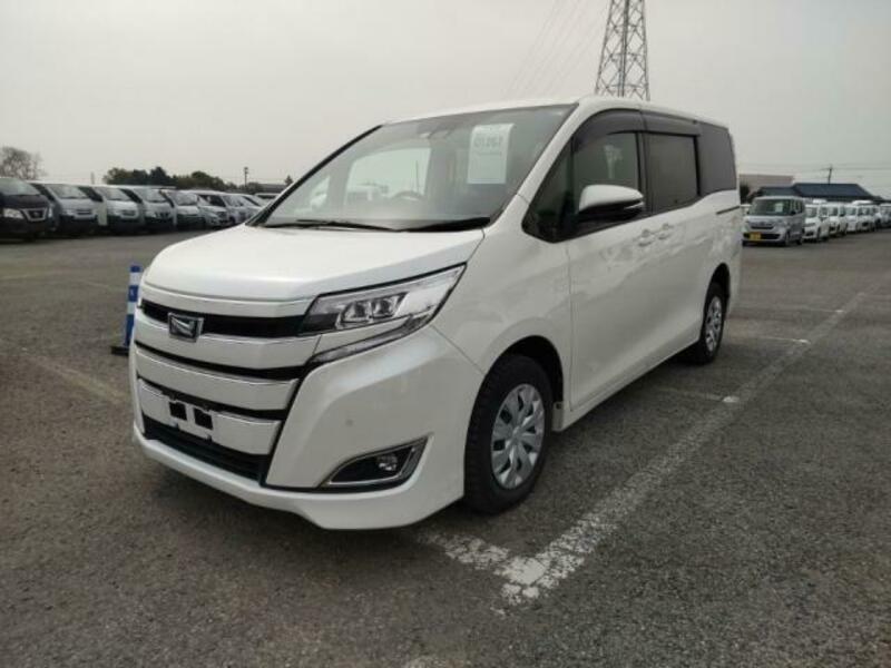 TOYOTA　NOAH