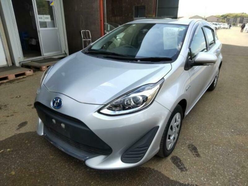 TOYOTA　AQUA