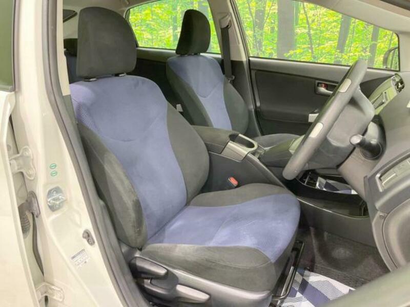 PRIUS-8