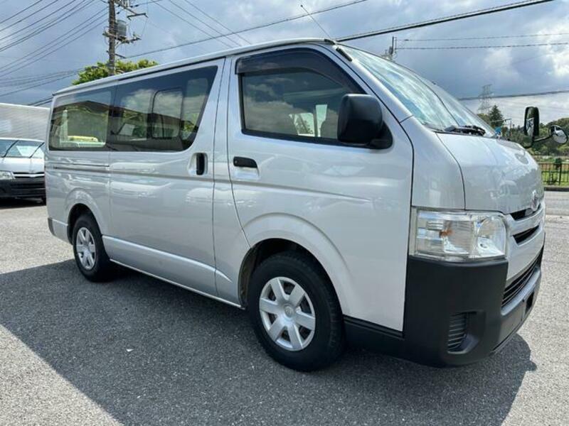 TOYOTA　Regiusace Van