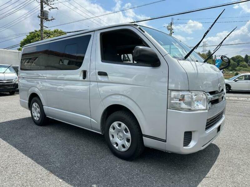 TOYOTA　Regiusace Van