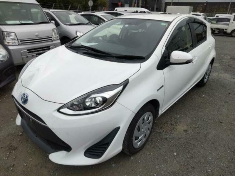 TOYOTA　AQUA