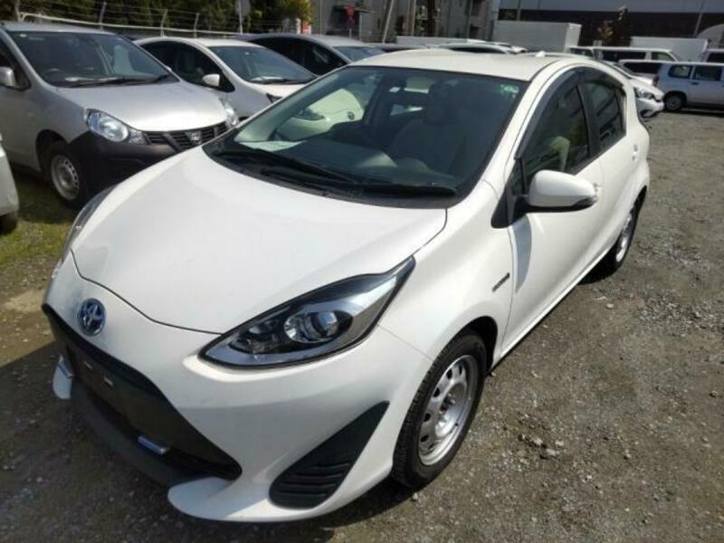 TOYOTA　AQUA