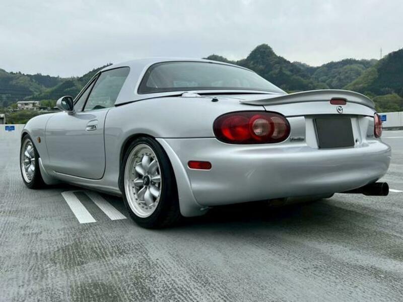 ROADSTER-16
