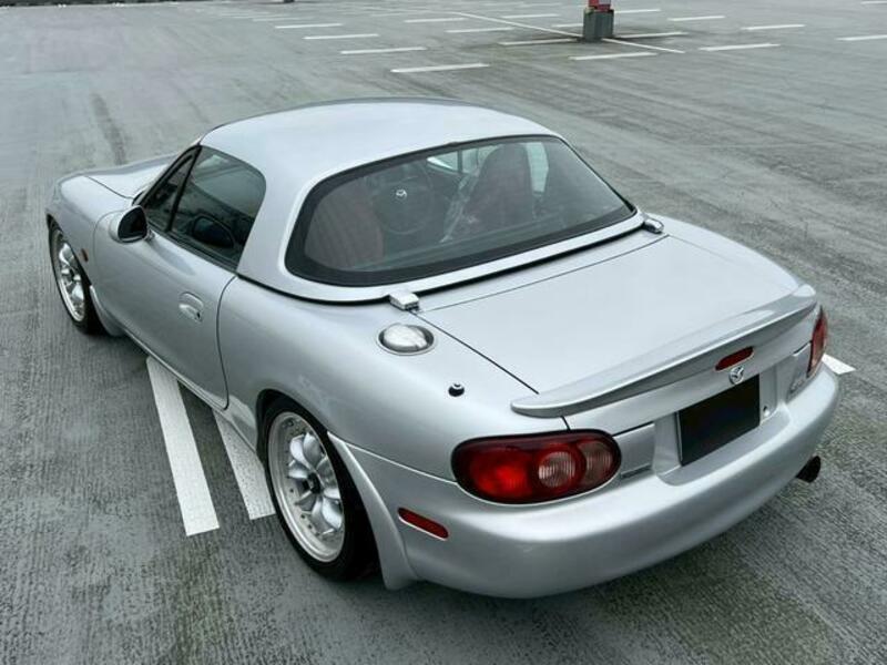 ROADSTER-17