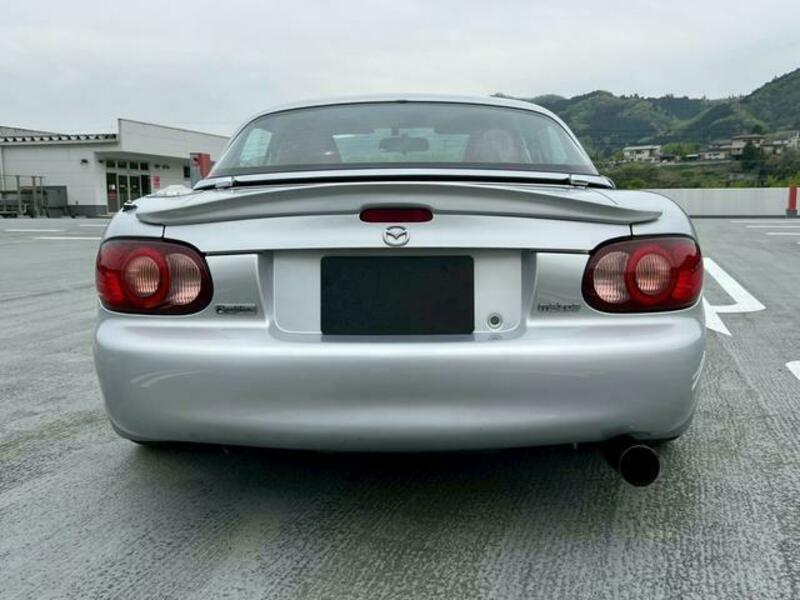 ROADSTER-18