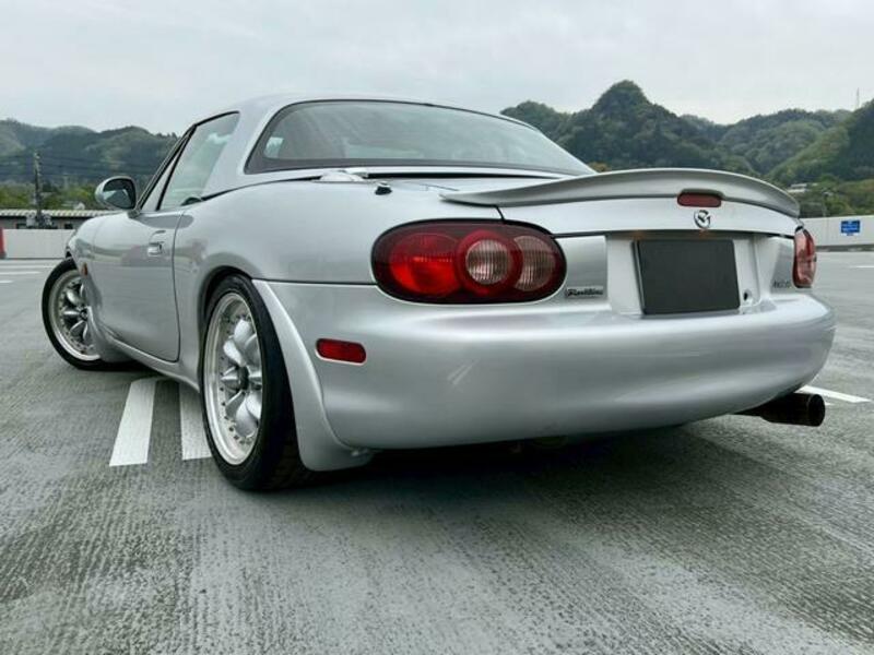 ROADSTER-8