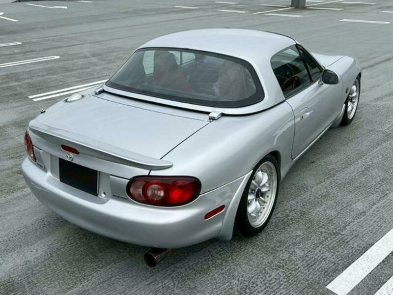 ROADSTER-19