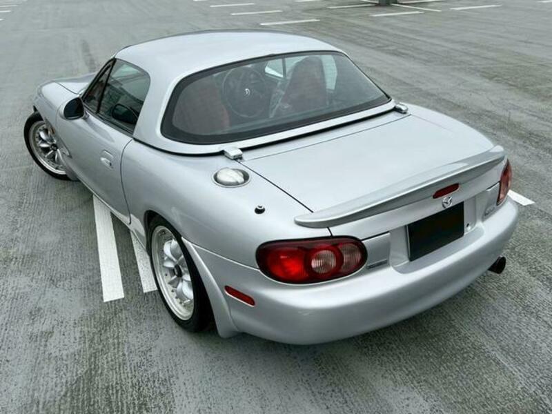 ROADSTER-9