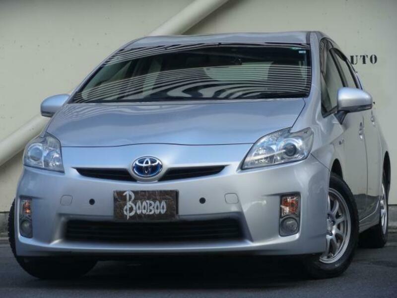 TOYOTA　PRIUS