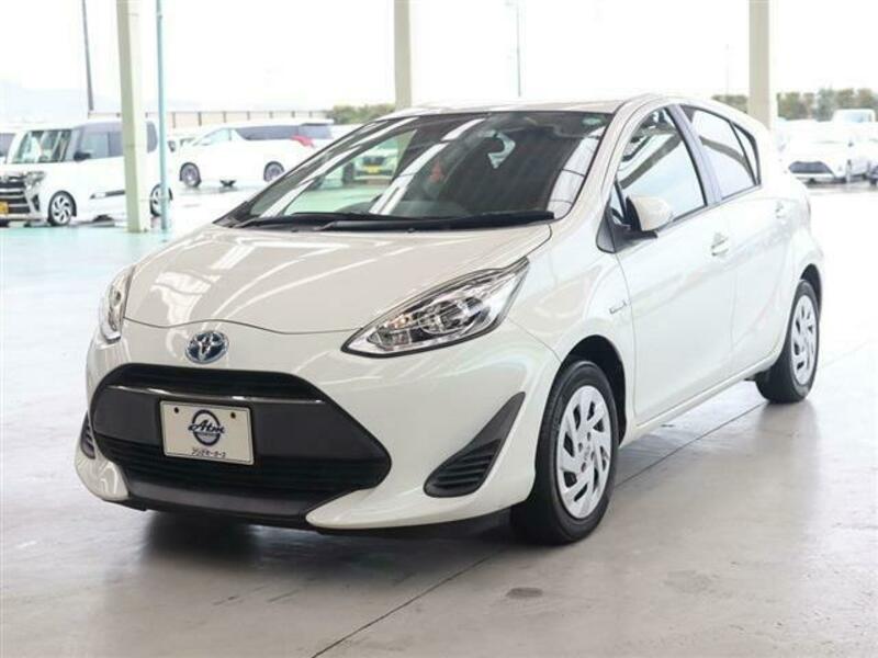 TOYOTA　AQUA
