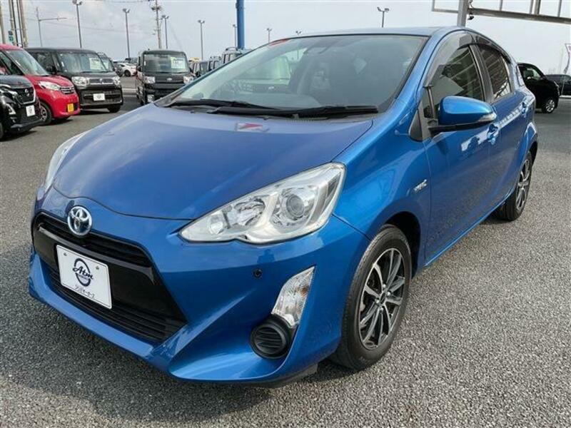 TOYOTA　AQUA
