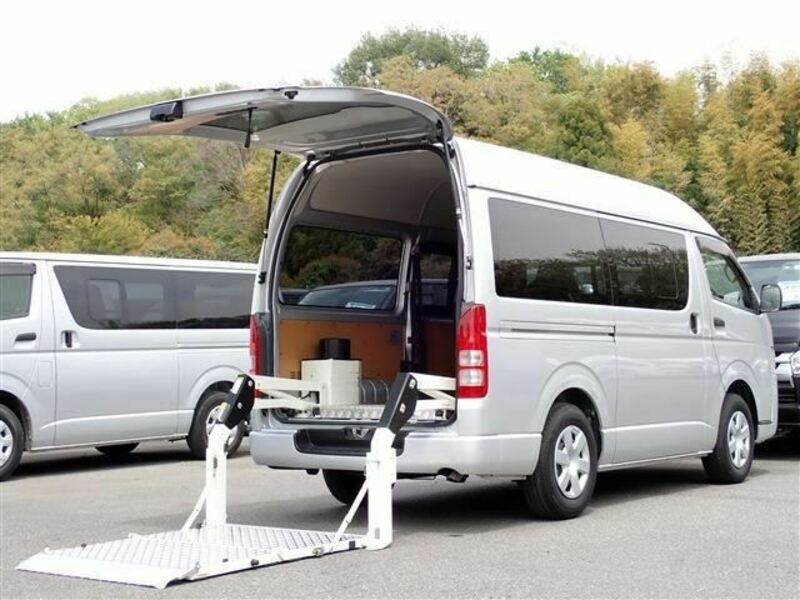 TOYOTA　HIACE VAN