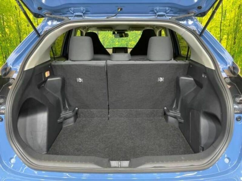YARIS CROSS-10