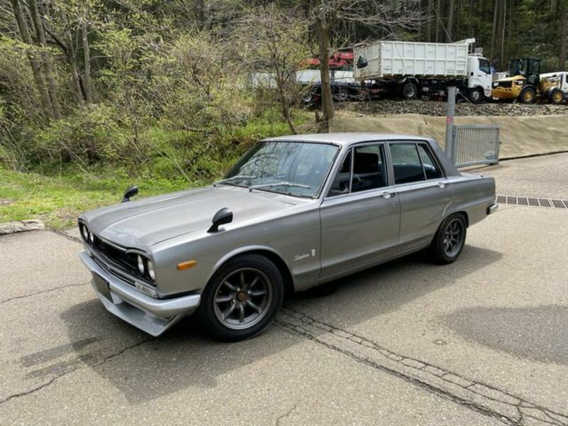 NISSAN　SKYLINE