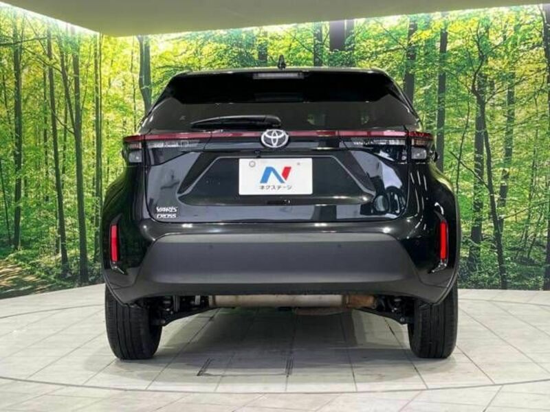 YARIS CROSS-15