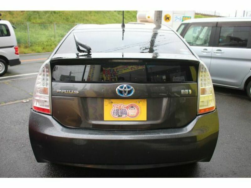 PRIUS-16