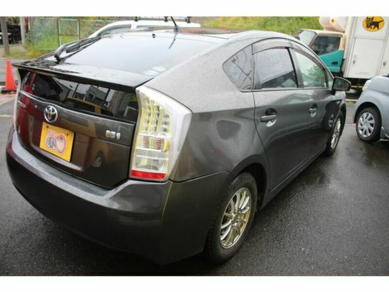 PRIUS-17