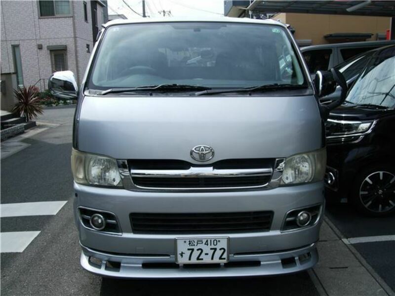TOYOTA HIACE